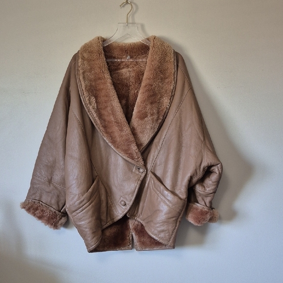 Vintage Jackets & Blazers - Vintage Leather Ranch 1980s Dolman Sleeve Tan Shearling Jacket, Size M